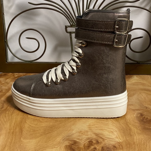 Cute to the Core Metallic Platform Boots - Picture 3 of 7